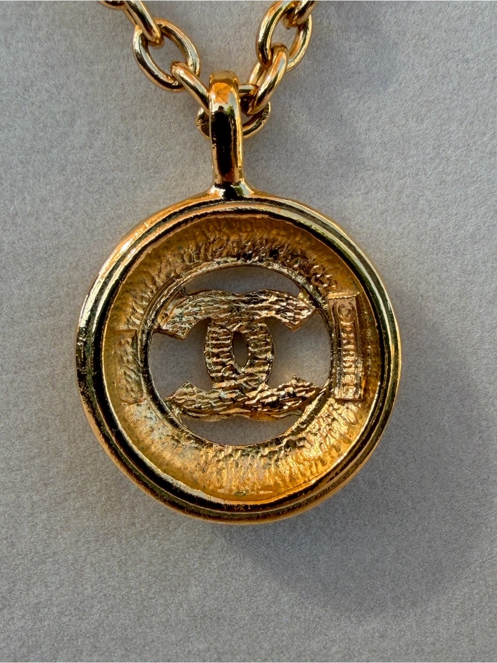 CHANEL CC SUNBURST Cut out Medallion Gold Plated Necklace Vintage Style Pendant - Picture 7 of 11